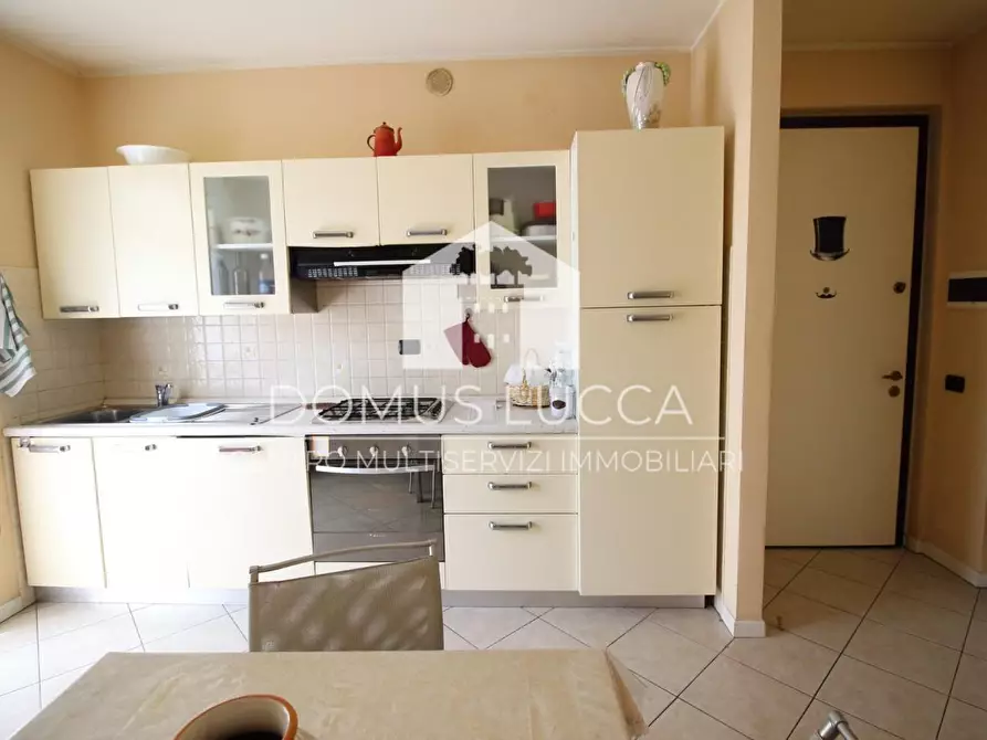 Immagine 13 di Appartamento in vendita  a Lucca