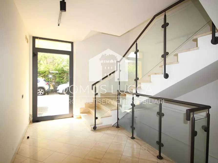 Immagine 22 di Appartamento in vendita  a Lucca