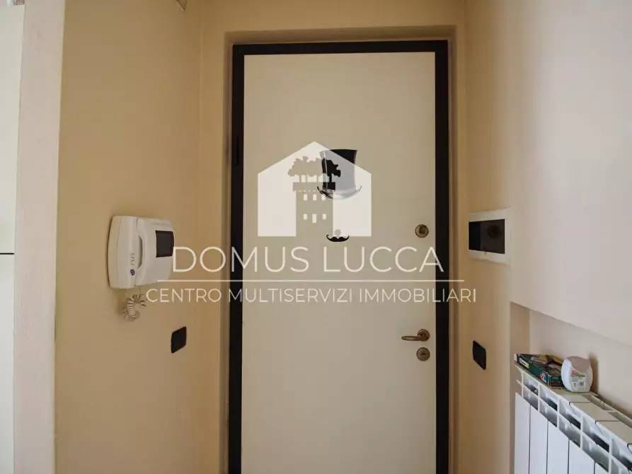 Immagine 15 di Appartamento in vendita  a Lucca
