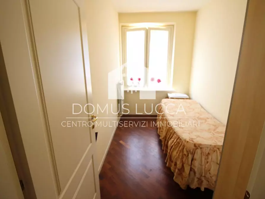 Immagine 17 di Appartamento in vendita  a Lucca
