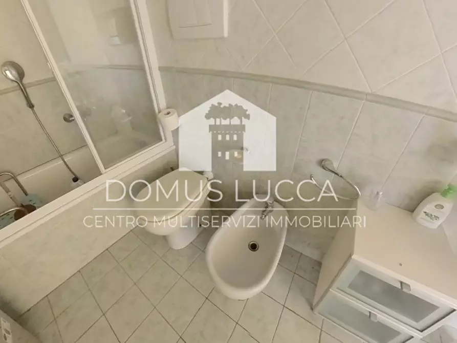 Immagine 9 di Appartamento in vendita  a Lucca