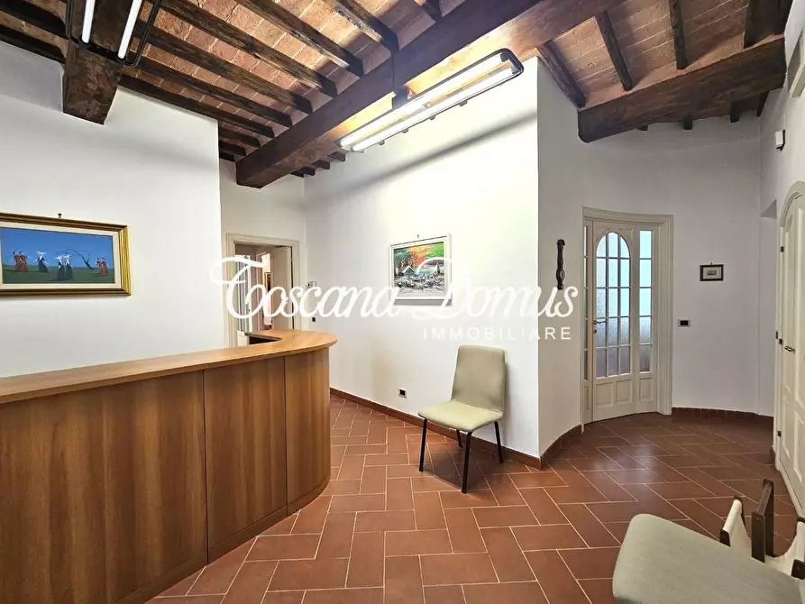 Immagine 37 di Appartamento in vendita  a Siena