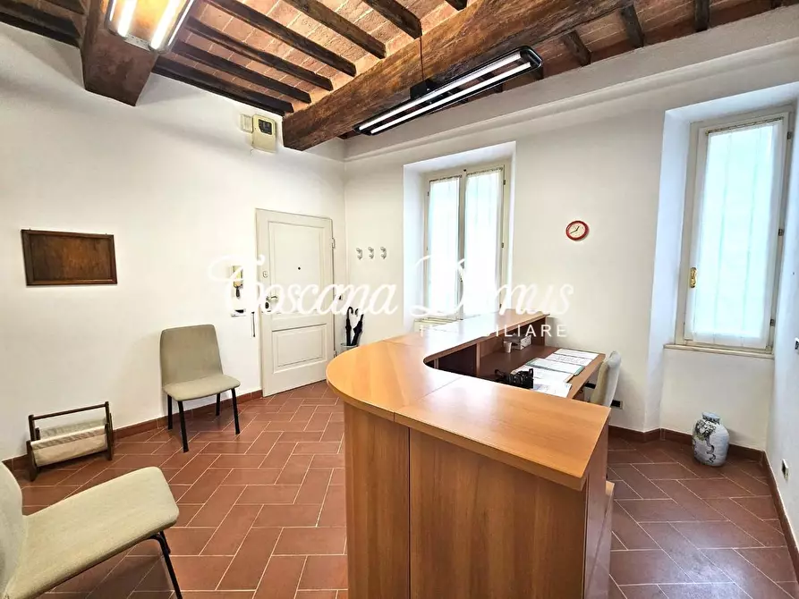 Immagine 33 di Appartamento in vendita  a Siena