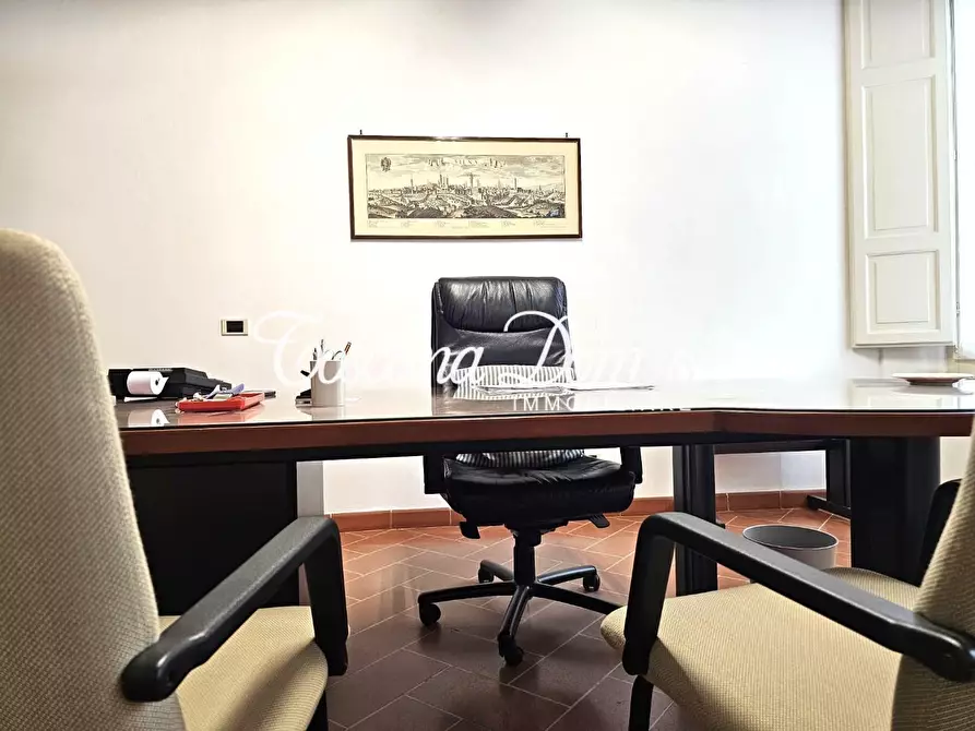 Immagine 38 di Appartamento in vendita  a Siena