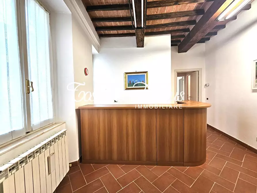 Immagine 36 di Appartamento in vendita  a Siena