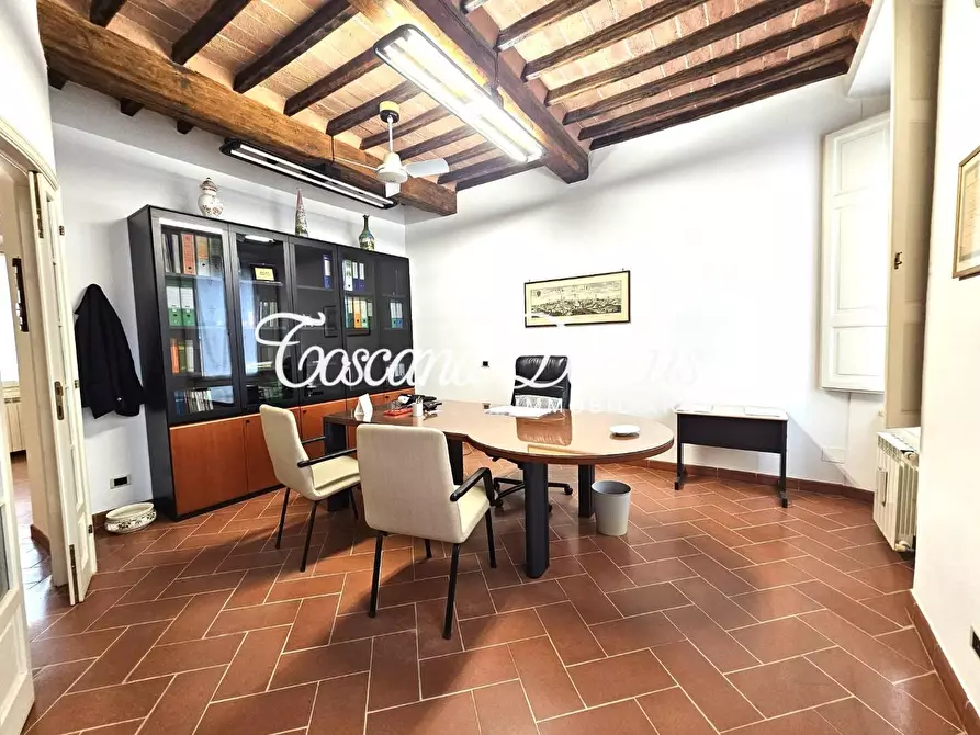 Immagine 48 di Appartamento in vendita  a Siena