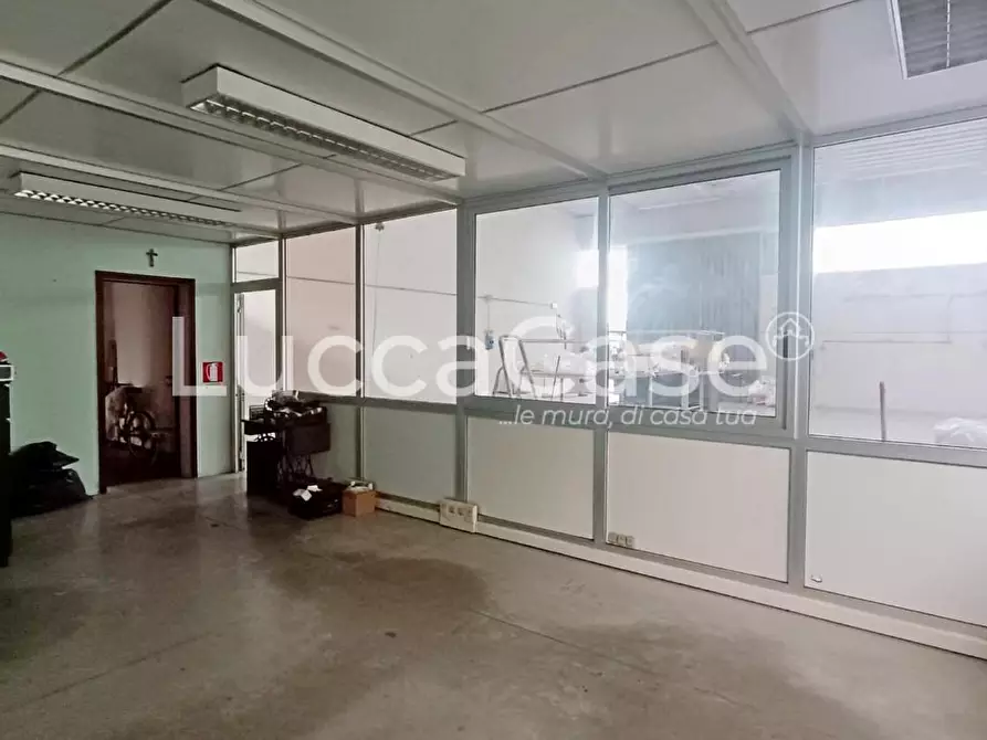 Immagine 6 di Attività artigianale in affitto  a Lucca