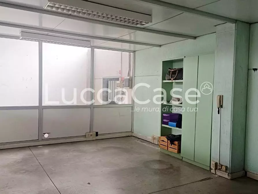 Immagine 7 di Attività artigianale in affitto  a Lucca