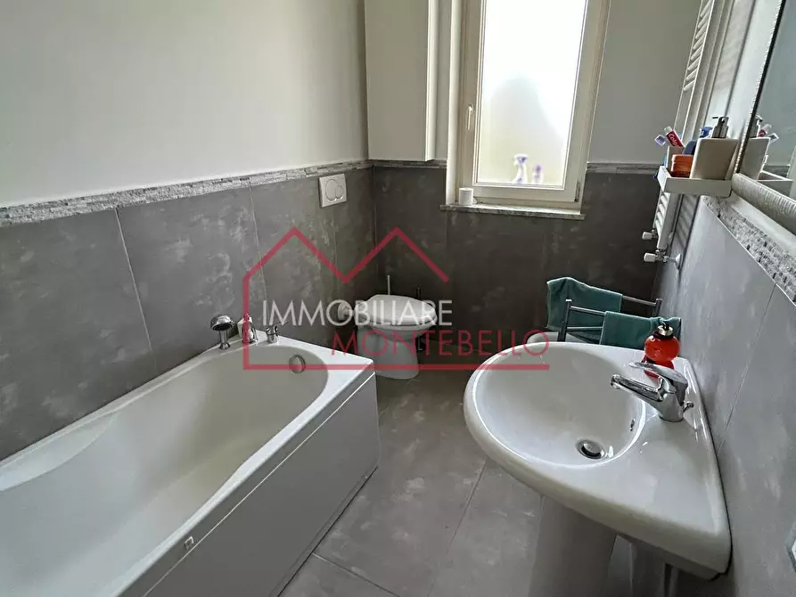 Immagine 17 di Casa trifamiliare in vendita  a Camaiore