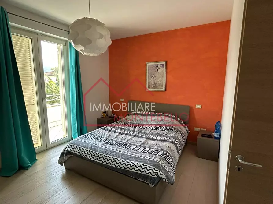 Immagine 16 di Casa trifamiliare in vendita  a Camaiore