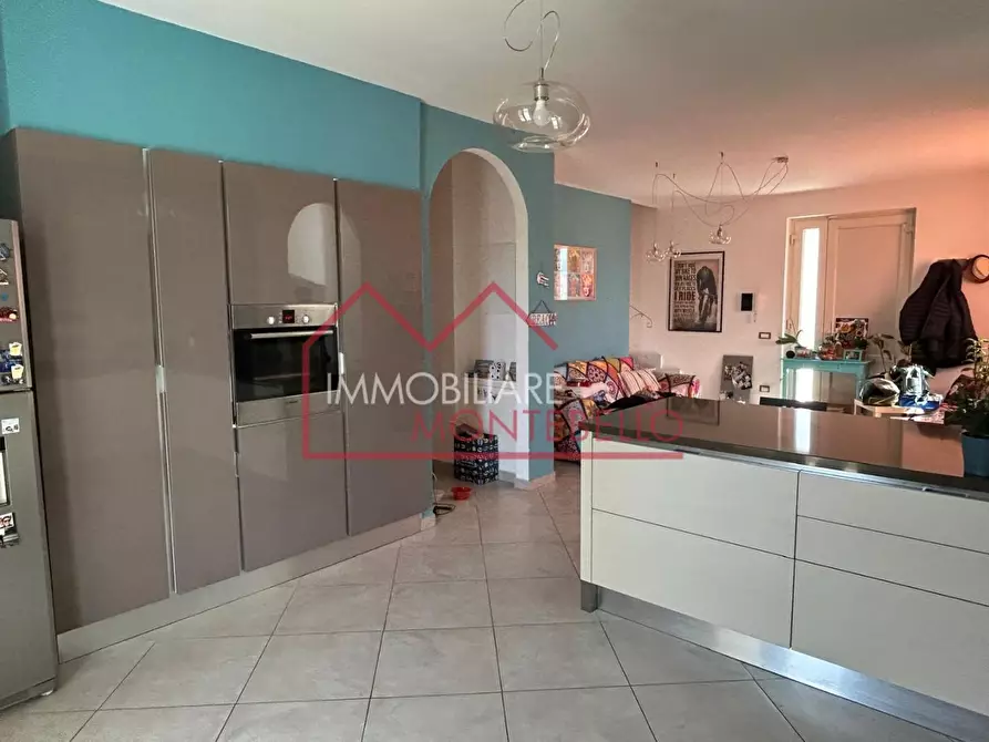 Immagine 9 di Casa trifamiliare in vendita  a Camaiore