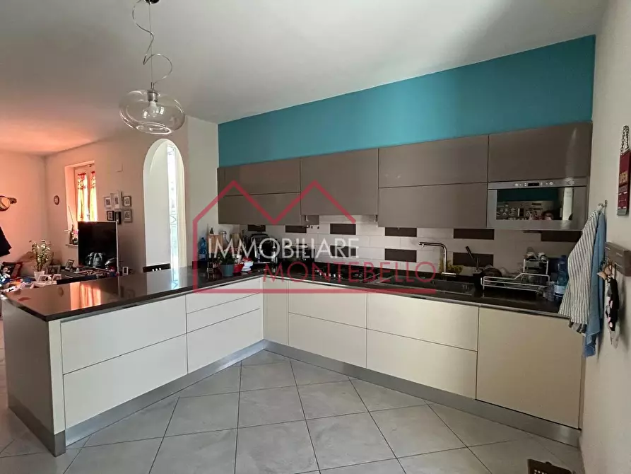 Immagine 10 di Casa trifamiliare in vendita  a Camaiore