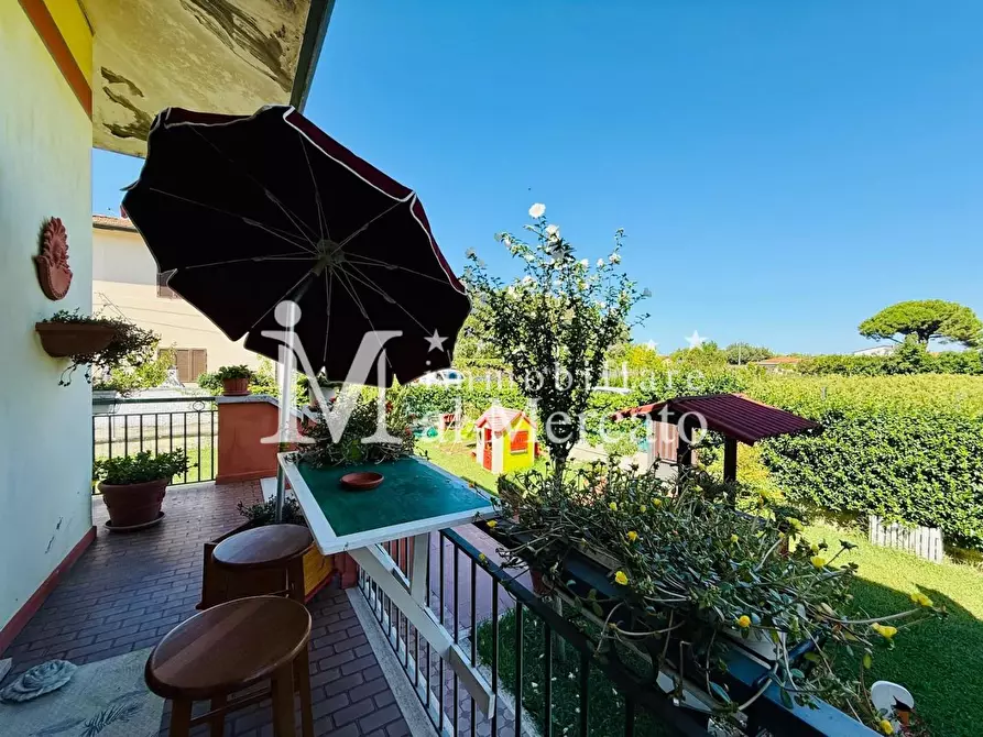 Immagine 27 di Porzione di casa in vendita  a Viareggio