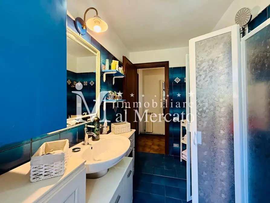 Immagine 45 di Porzione di casa in vendita  a Viareggio