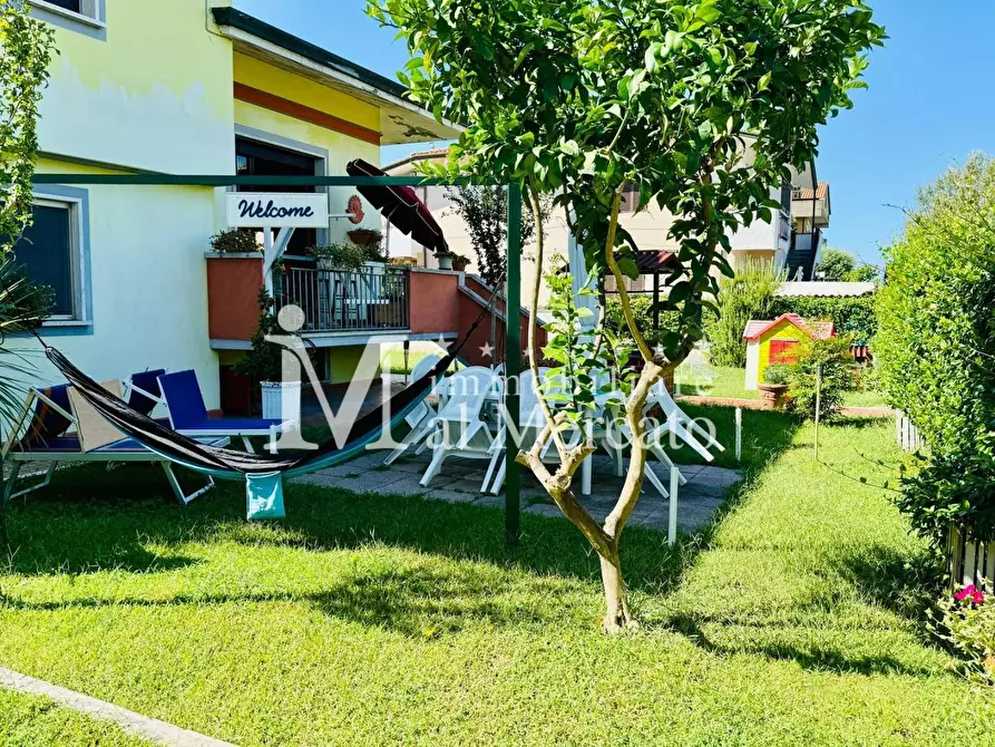 Immagine 5 di Porzione di casa in vendita  a Viareggio