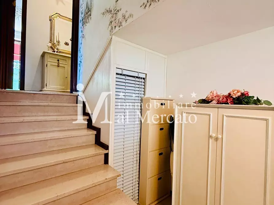 Immagine 42 di Porzione di casa in vendita  a Viareggio