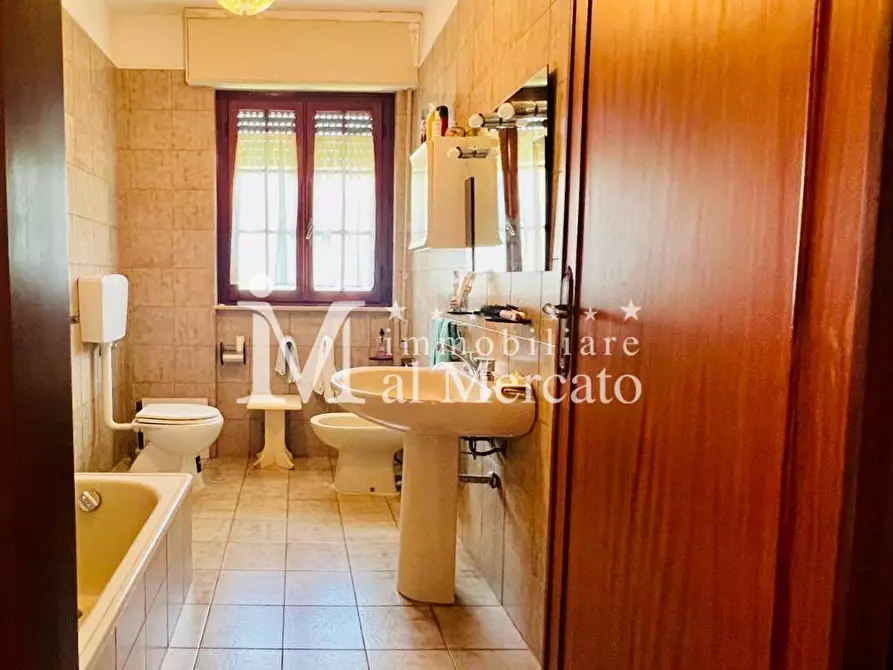 Immagine 77 di Casa indipendente in vendita  a Viareggio