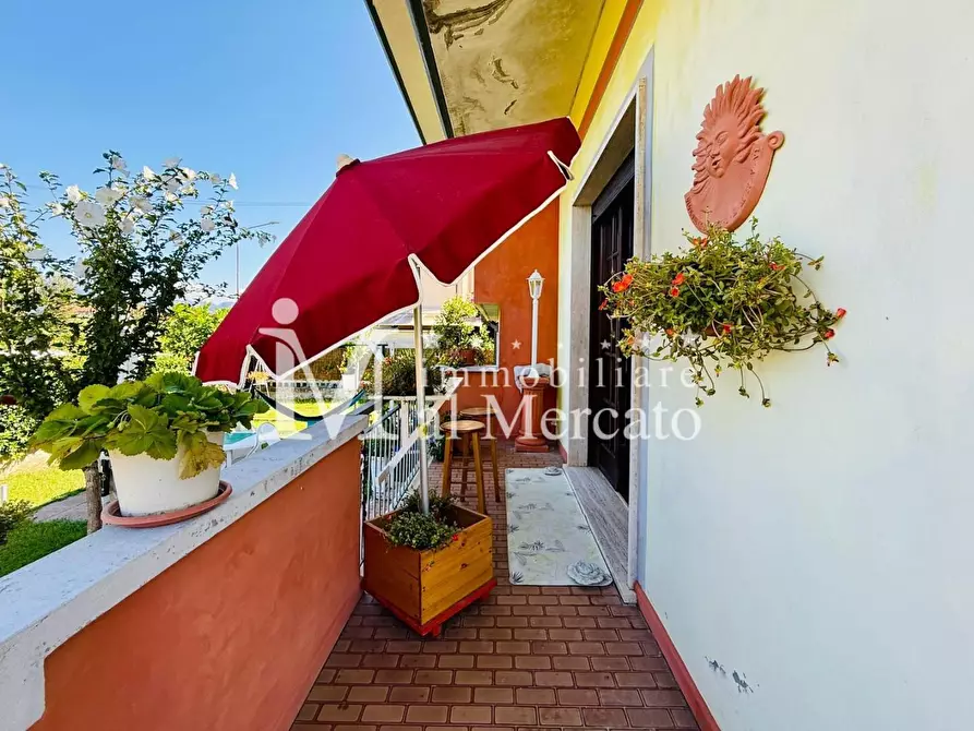 Immagine 35 di Casa indipendente in vendita  a Viareggio