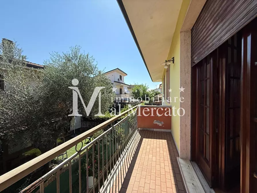 Immagine 59 di Casa indipendente in vendita  a Viareggio