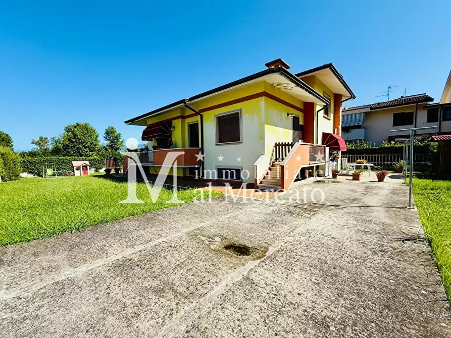 Immagine 11 di Casa indipendente in vendita  a Viareggio