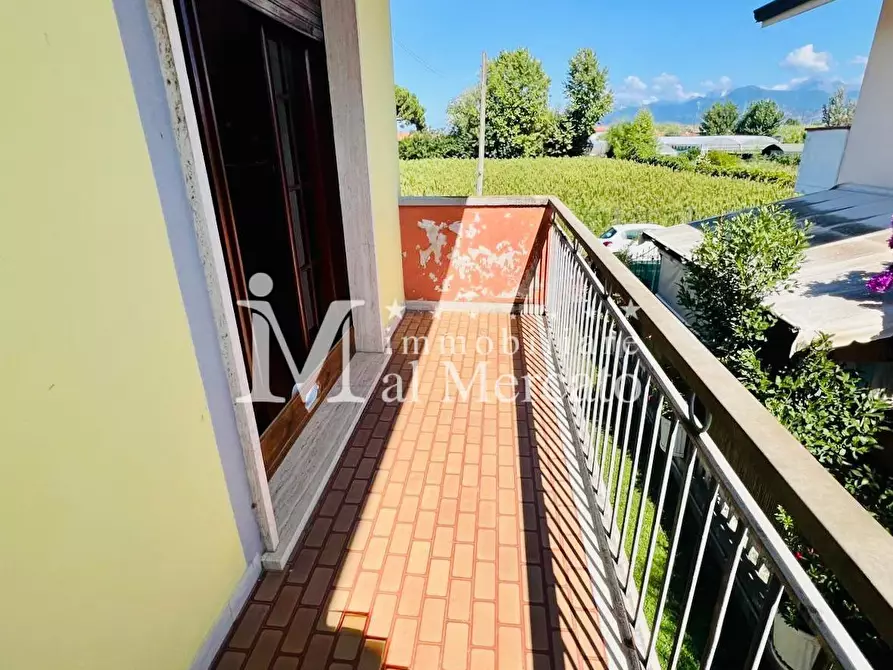 Immagine 83 di Casa indipendente in vendita  a Viareggio