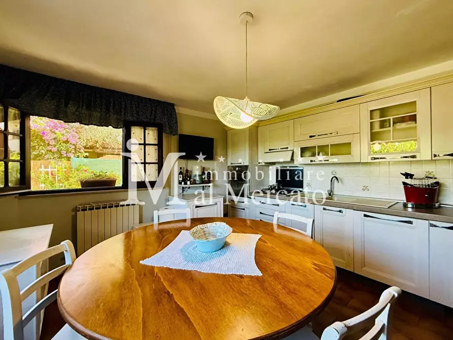 Immagine 42 di Casa indipendente in vendita  a Viareggio