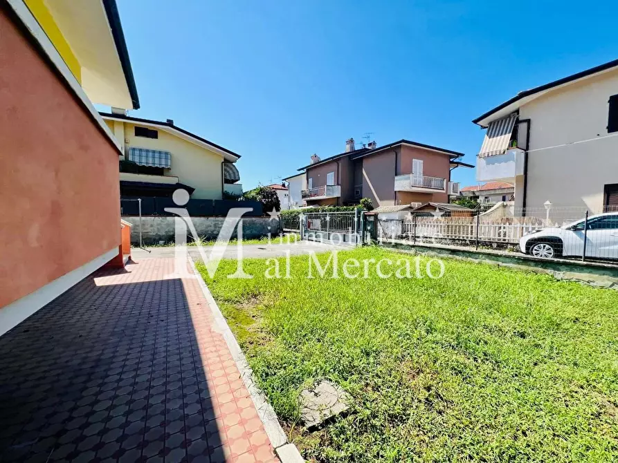 Immagine 86 di Casa indipendente in vendita  a Viareggio