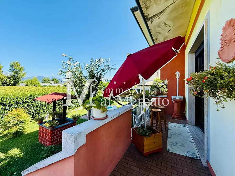 Immagine 32 di Casa indipendente in vendita  a Viareggio