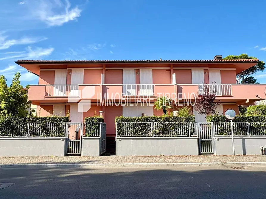 Immagine 1 di Villetta a schiera in vendita  a Massa