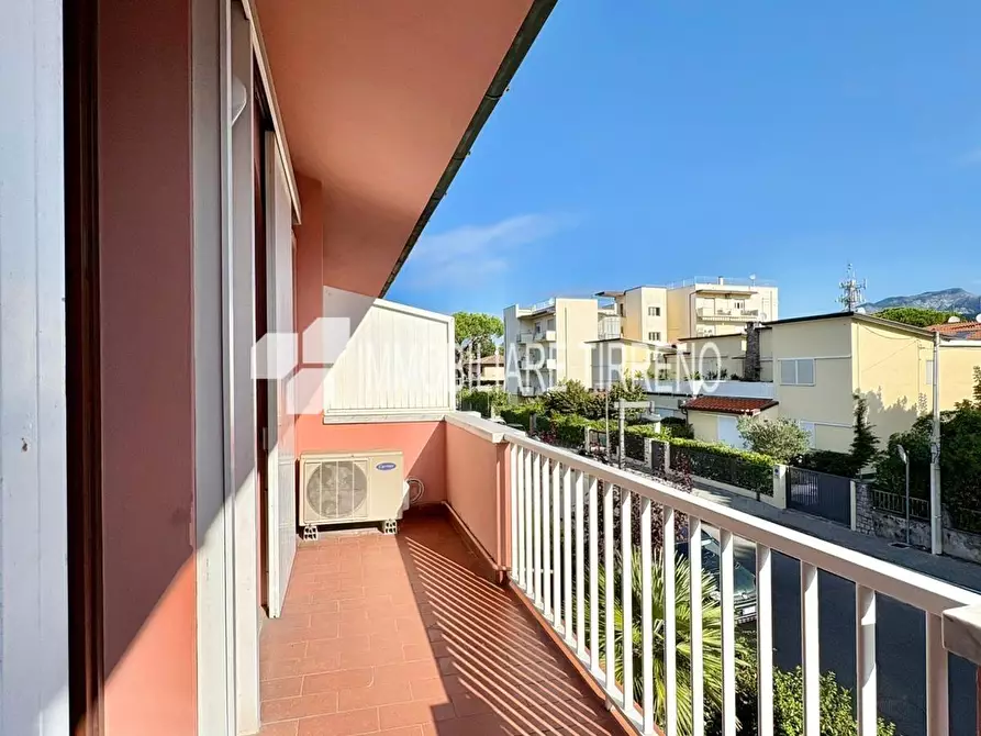 Immagine 13 di Villetta a schiera in vendita  a Massa