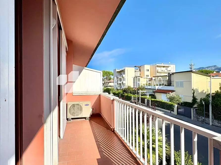 Immagine 14 di Villetta a schiera in vendita  a Massa