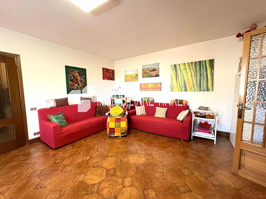 Immagine 5 di Appartamento in vendita  a Massa