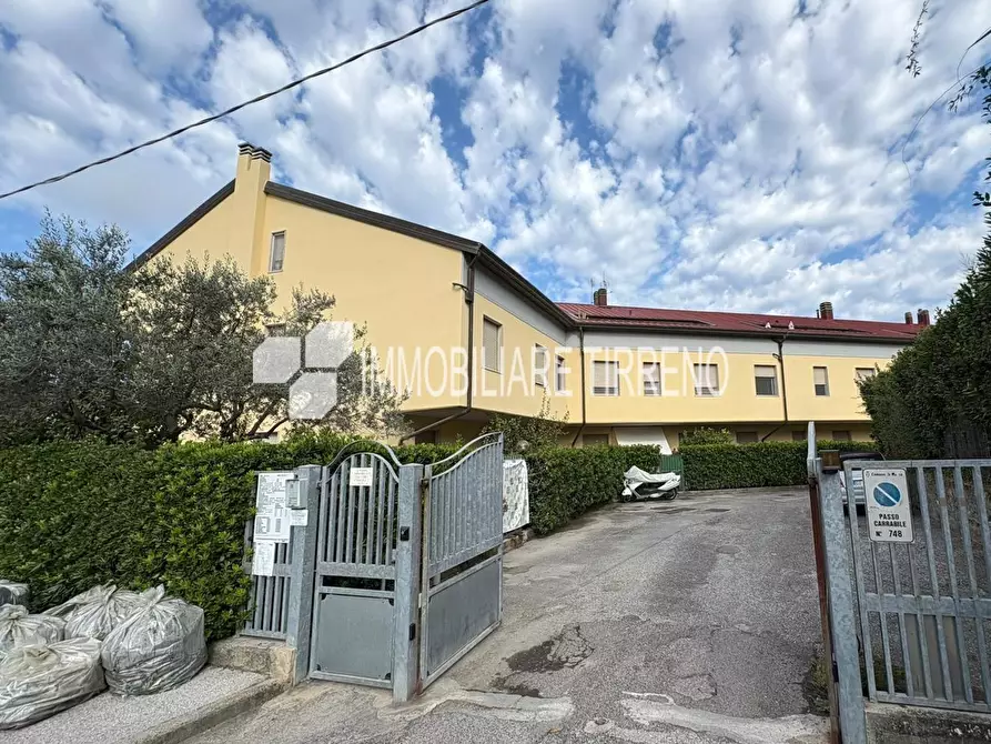 Immagine 21 di Appartamento in vendita  a Massa