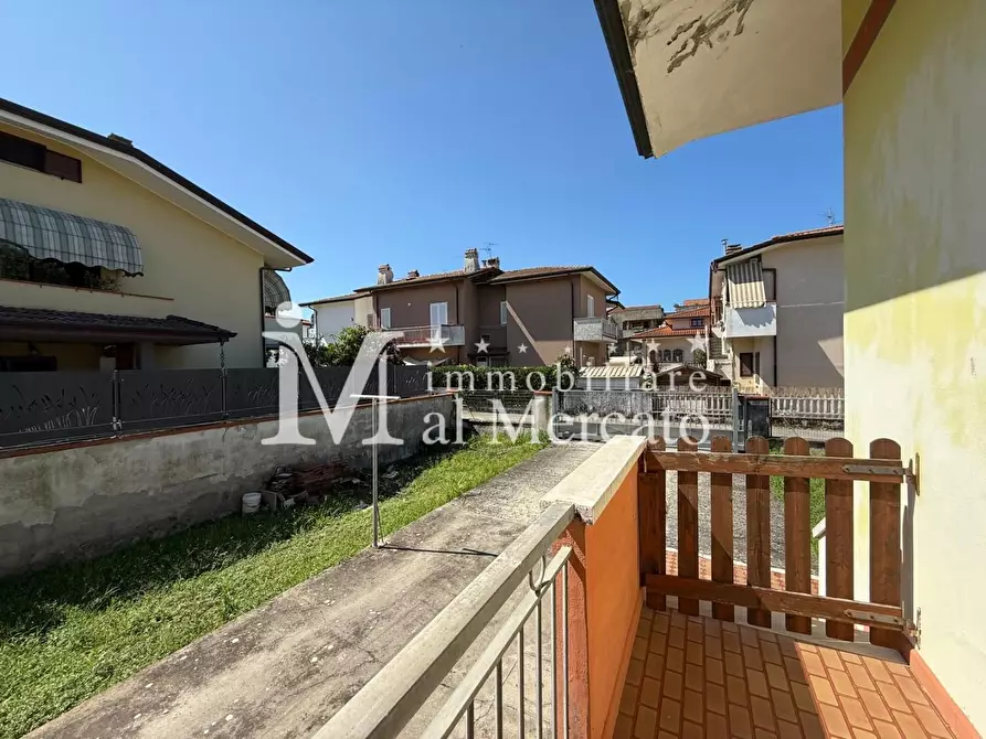 Immagine 37 di Porzione di casa in vendita  a Viareggio