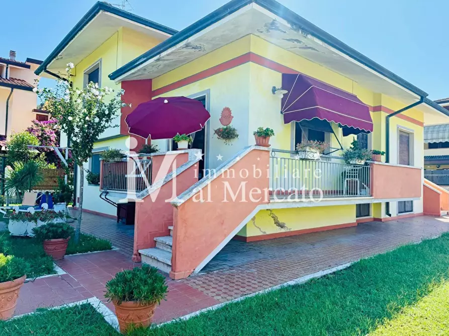 Immagine 7 di Porzione di casa in vendita  a Viareggio