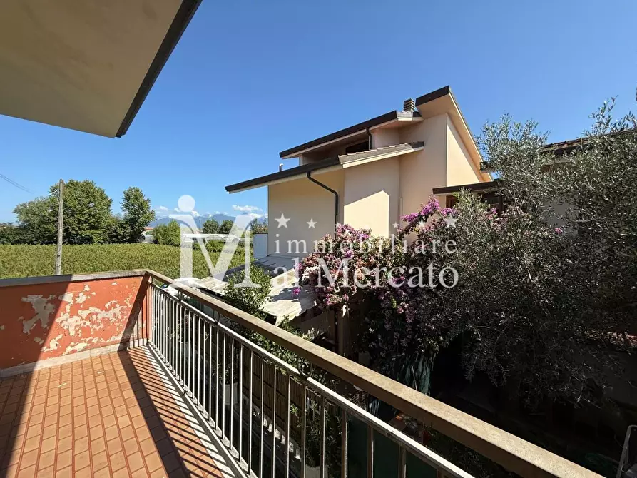 Immagine 38 di Porzione di casa in vendita  a Viareggio