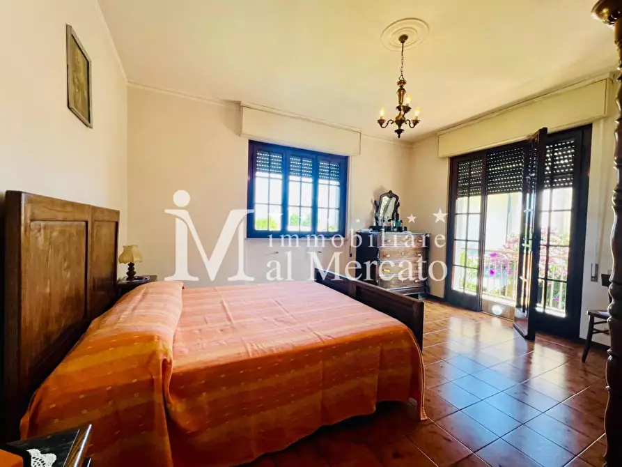 Immagine 27 di Porzione di casa in vendita  a Viareggio