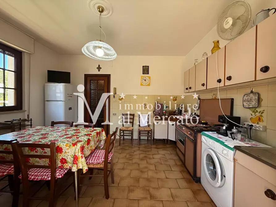 Immagine 19 di Porzione di casa in vendita  a Viareggio