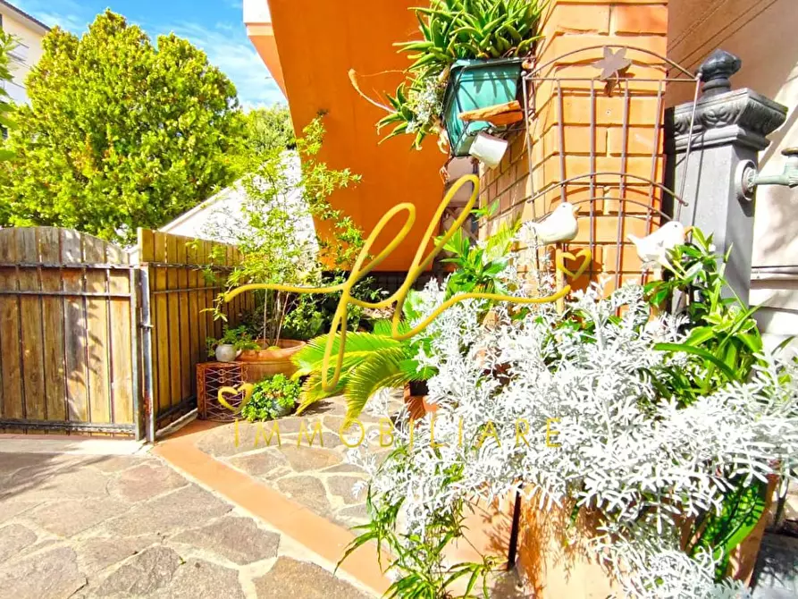 Immagine 21 di Appartamento in vendita  a Rosignano Marittimo