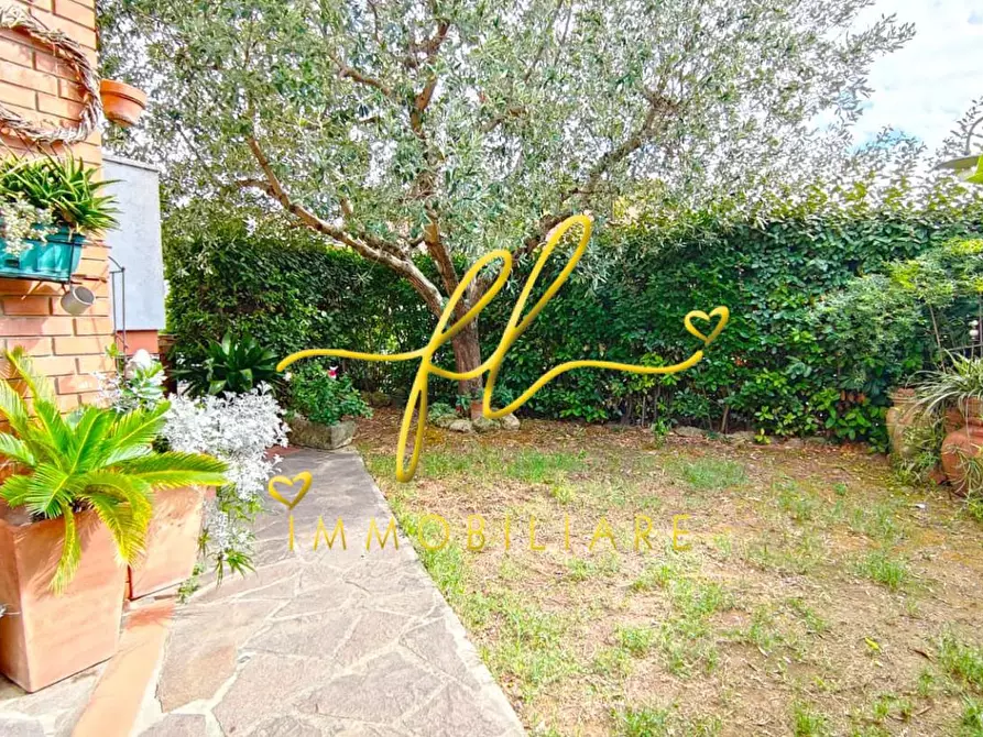 Immagine 17 di Appartamento in vendita  a Rosignano Marittimo