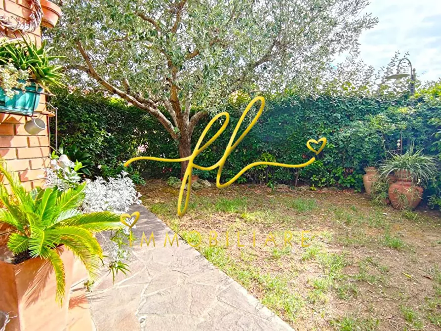 Immagine 19 di Appartamento in vendita  a Rosignano Marittimo