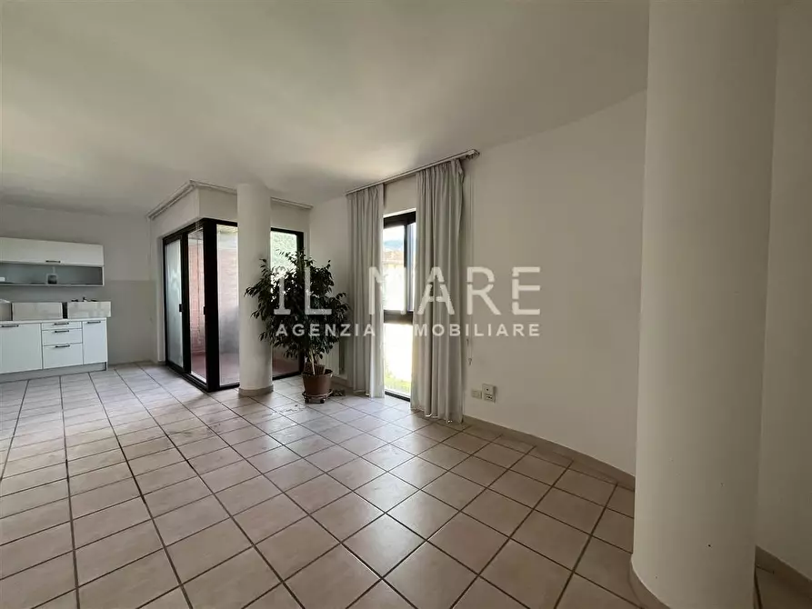 Immagine 2 di Appartamento in vendita  a Massa
