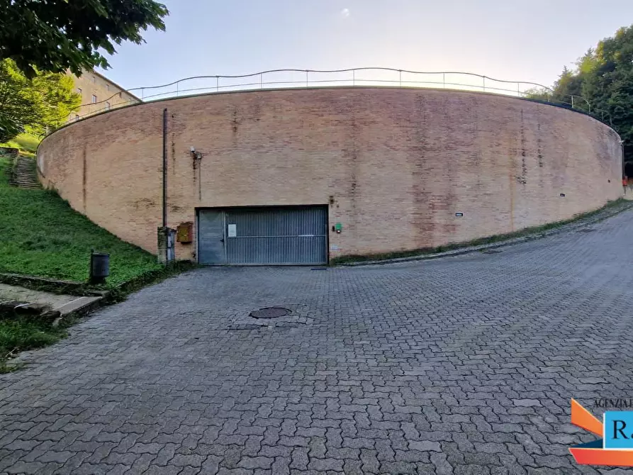 Immagine 5 di Garage in vendita  a Colle Di Val D'elsa