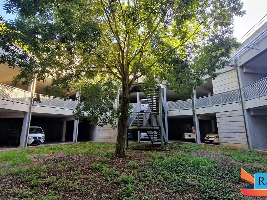 Immagine 2 di Garage in vendita  a Colle Di Val D'elsa