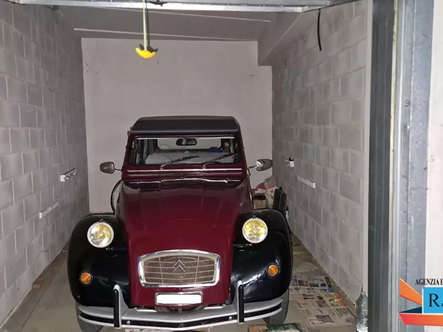 Immagine 3 di Garage in vendita  a Colle Di Val D'elsa