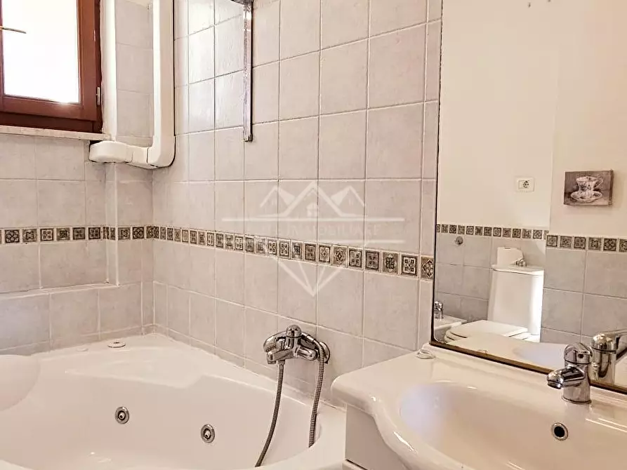 Immagine 13 di Mansarda in affitto  a Carrara