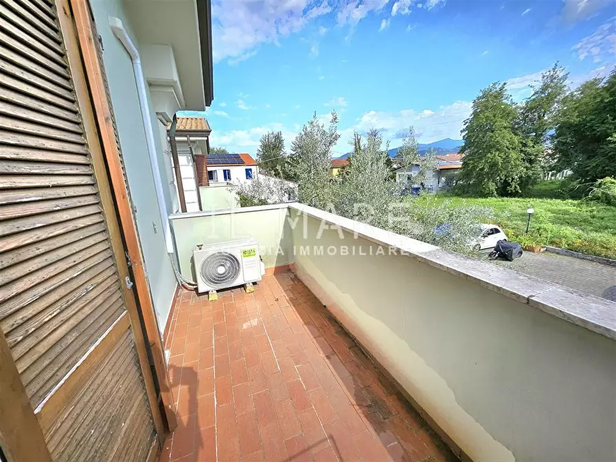 Immagine 17 di Villetta a schiera in vendita  a Massa