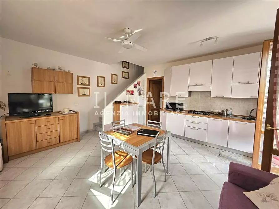 Immagine 5 di Villetta a schiera in vendita  a Massa