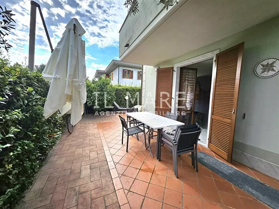 Immagine 1 di Villetta a schiera in vendita  a Massa