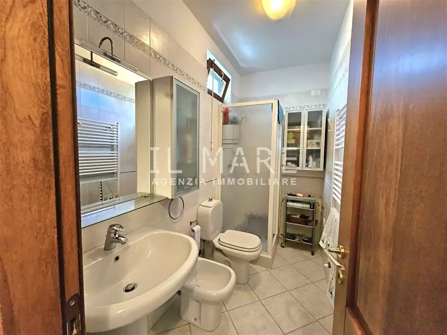 Immagine 7 di Villetta a schiera in vendita  a Massa